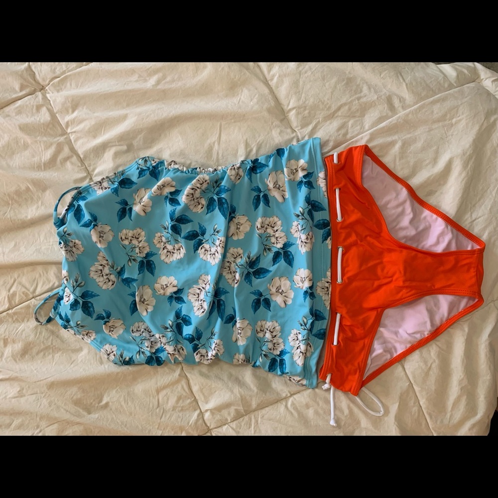 NWOT - High neck tankini. Size Lg.